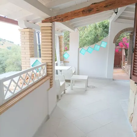 Sardinia Yellow House Feriehus *