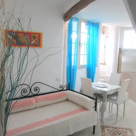 Feriehus Sardinia Yellow House *