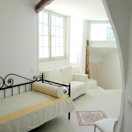 Feriehus Sardinia Yellow House *