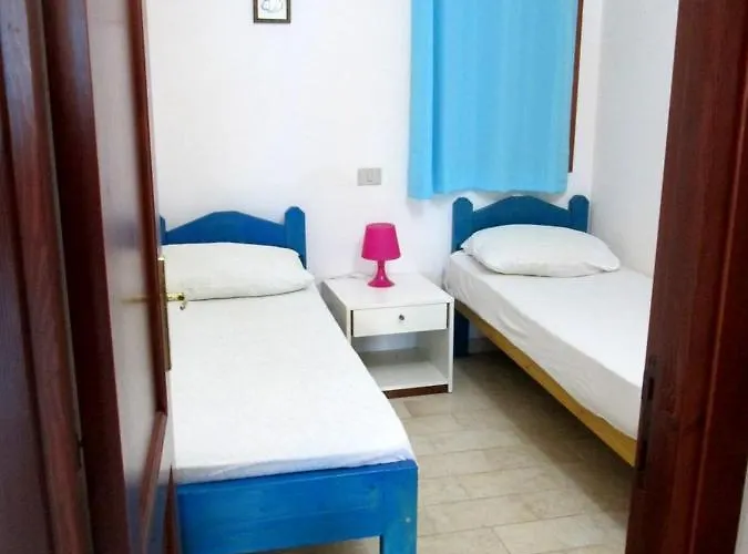 Sardinia Yellow House 度假居 索拉纳斯