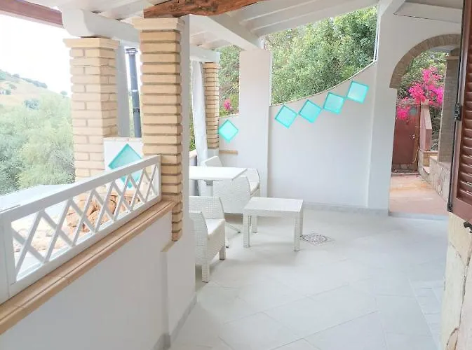 Sardinia Yellow House 度假居 *