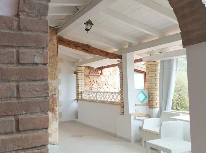 Sardinia Yellow House * 索拉纳斯