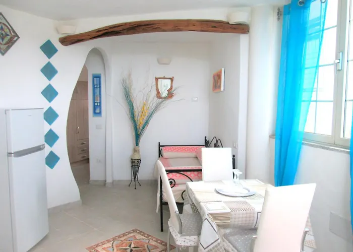 Sardinia Yellow House 度假居 *