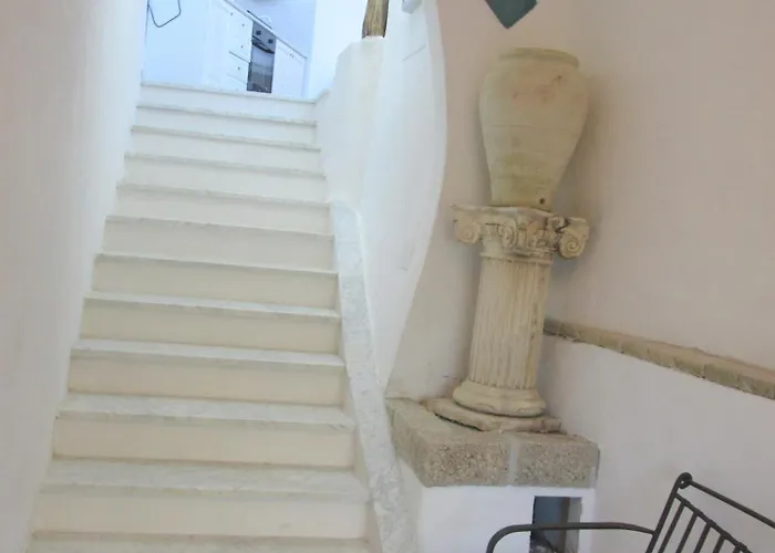 Sardinia Yellow House * 索拉纳斯