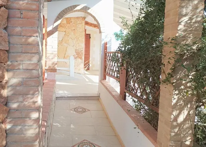 Sardinia Yellow House 度假居