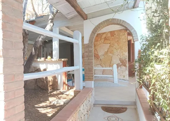 Sardinia Yellow House 度假居 *