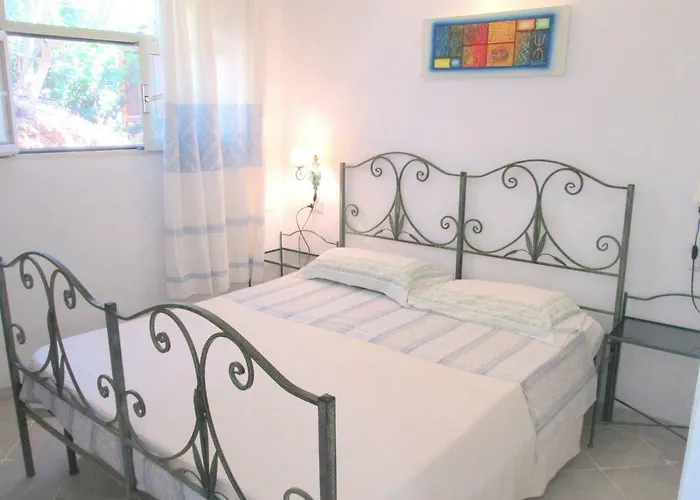 Sardinia Yellow House 度假居 *