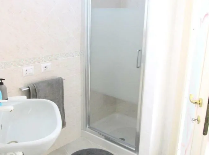 Sardinia Yellow House * 索拉纳斯